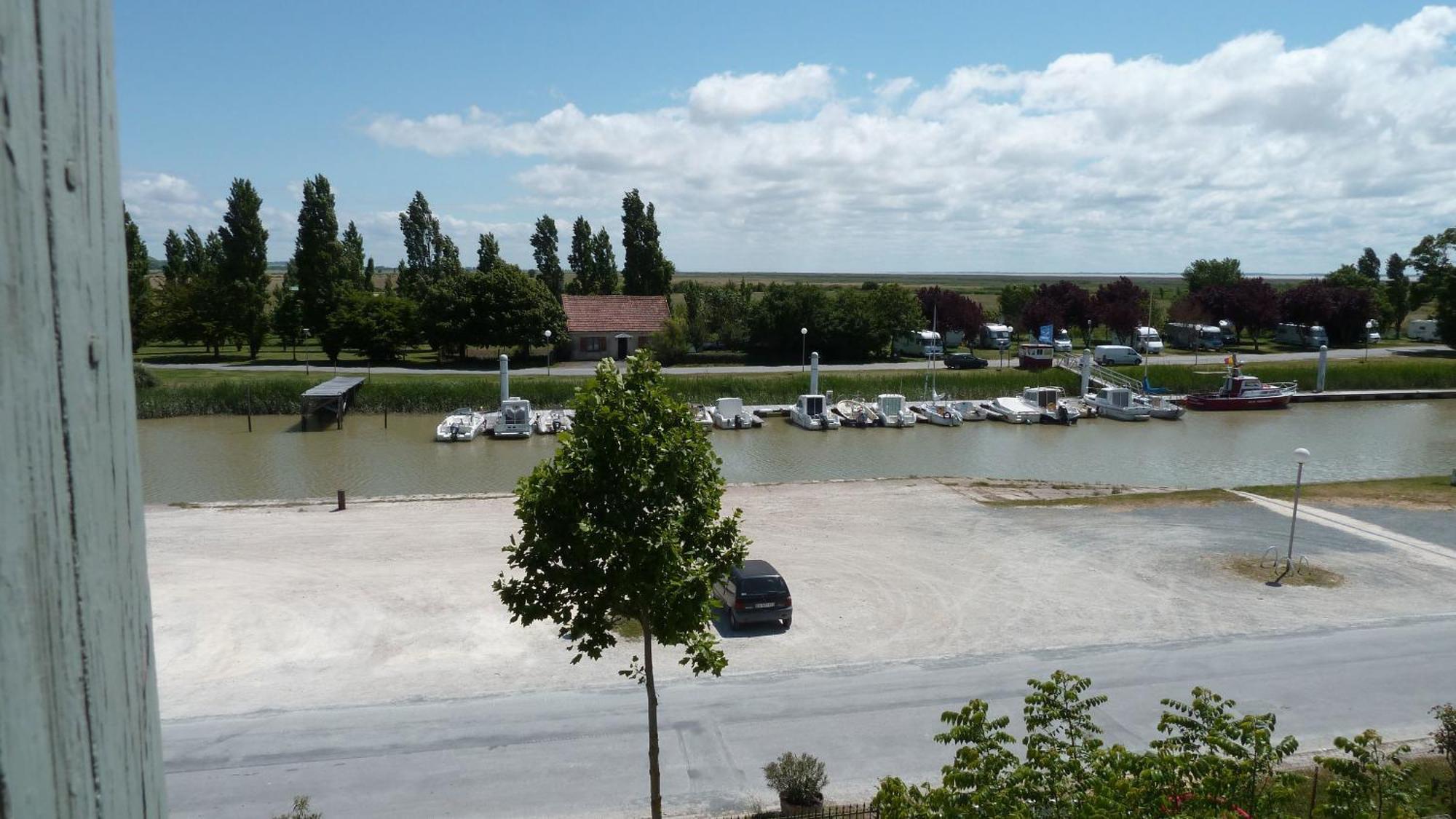 Hotel Le Domaine Du Meunier Mortagne-sur-Gironde Habitación foto