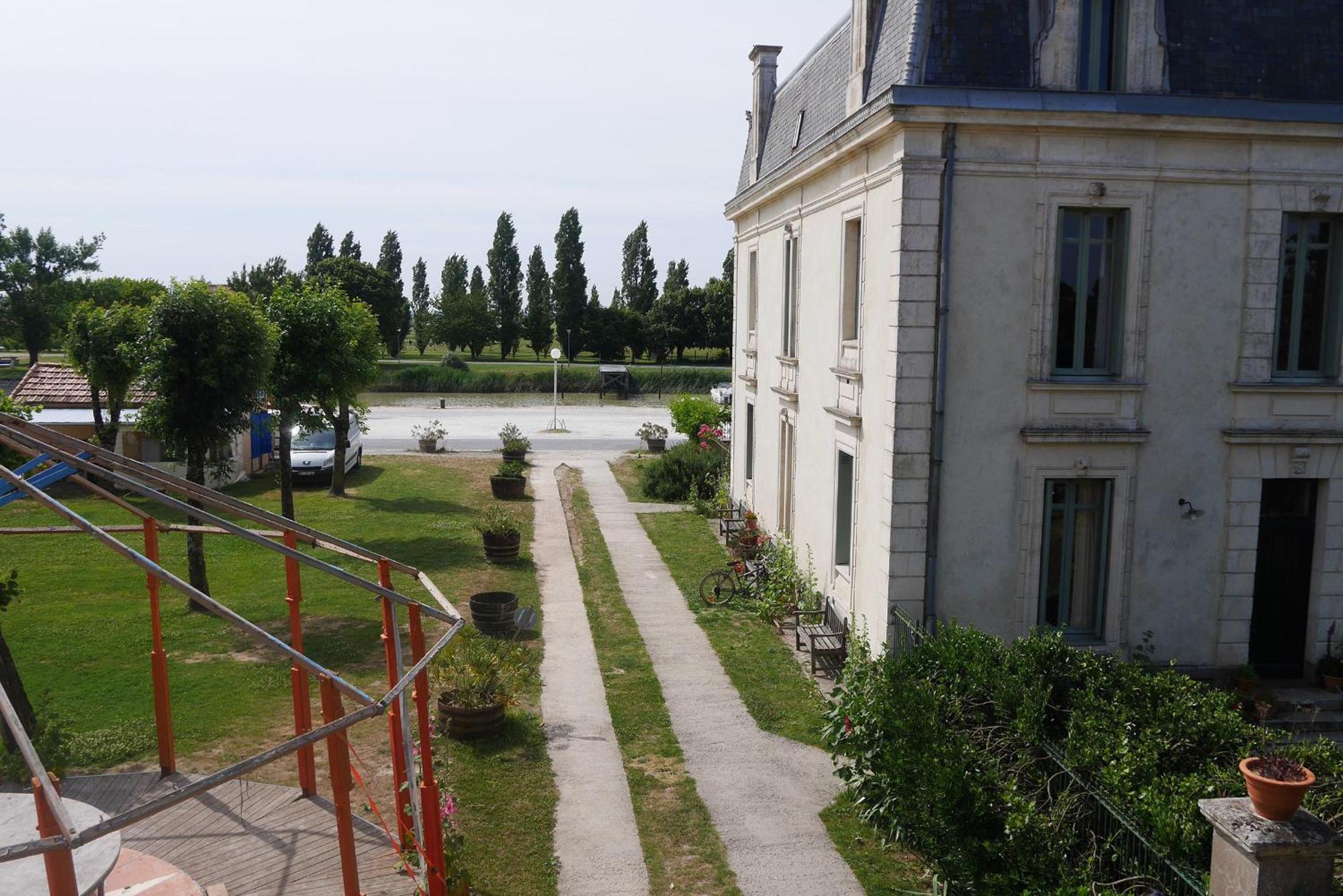 Hotel Le Domaine Du Meunier Mortagne-sur-Gironde Habitación foto